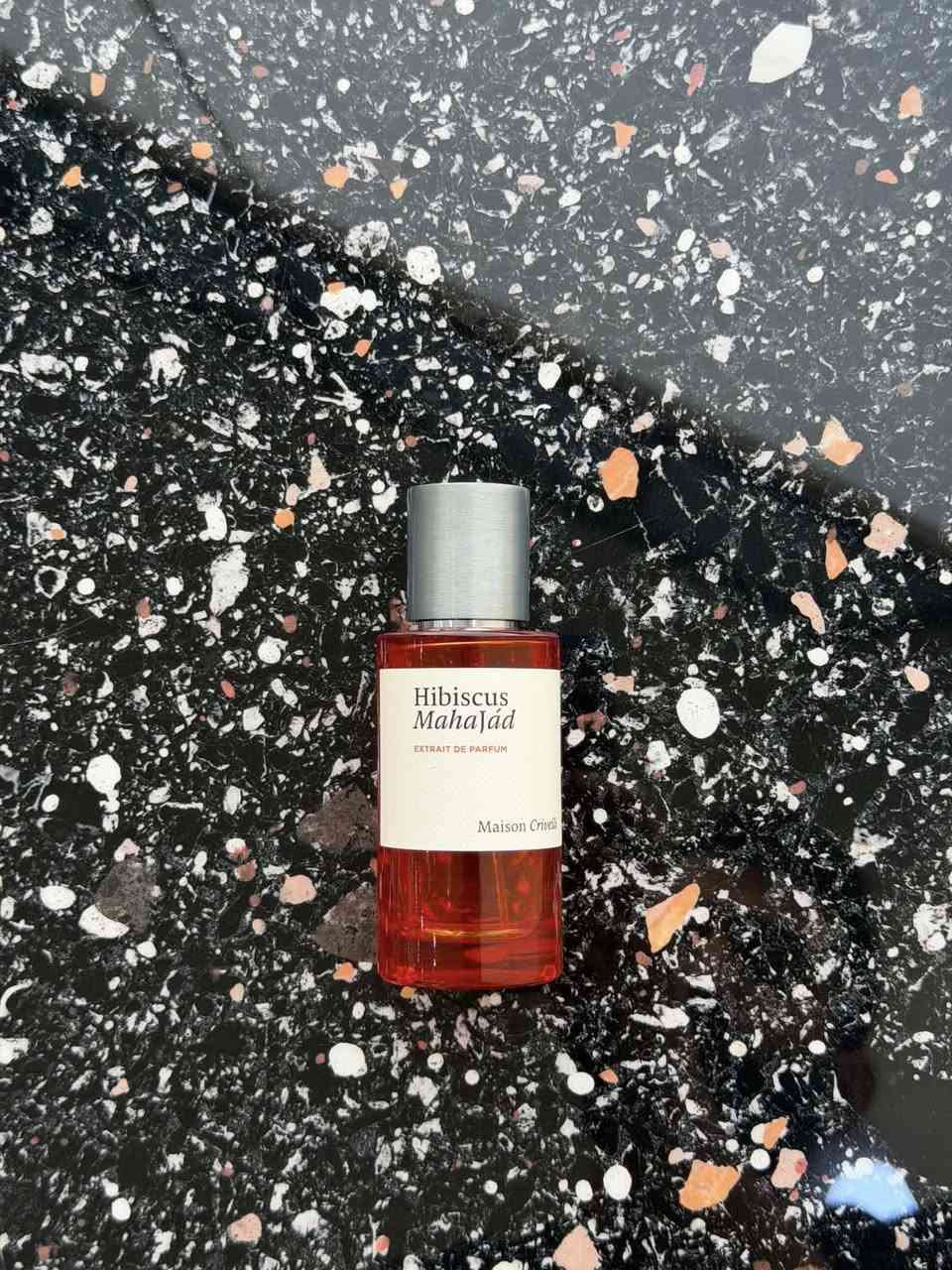 سلام عليكم عطر هبسكس مهجاد ✅مستخدم للبيع العطر جايبه استخدام  شخصي بس كلش قوي بالفوحان والثبات من بعد تجربه طويله والمجربه يعرفه مكاني بغداد زيونه ***********سعر خاص

