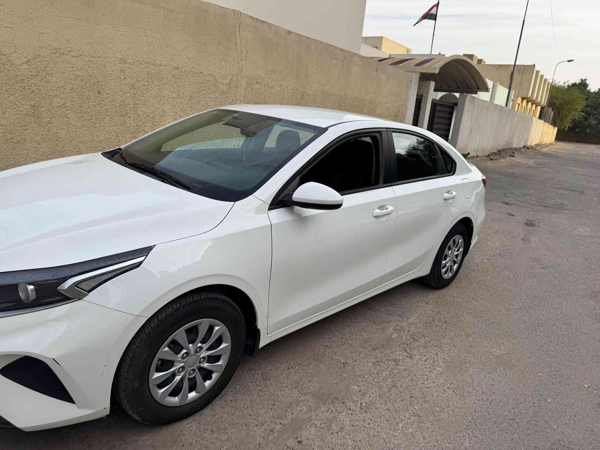 كيا سيراتو ٢٠٢٤ خليجي 
محرك ٢٠٠٠ دوش 
مواصفات السيارة ستندر 
تحكمات ستيرن 
حساسات خلفية 
ماشية ٤٧ الف 
السيارة جديدة بيها كم زلغ بالدعامية 
مكان السيارة بغداد 
السعر ١٨٠ 
الرقم *********** Colombo
