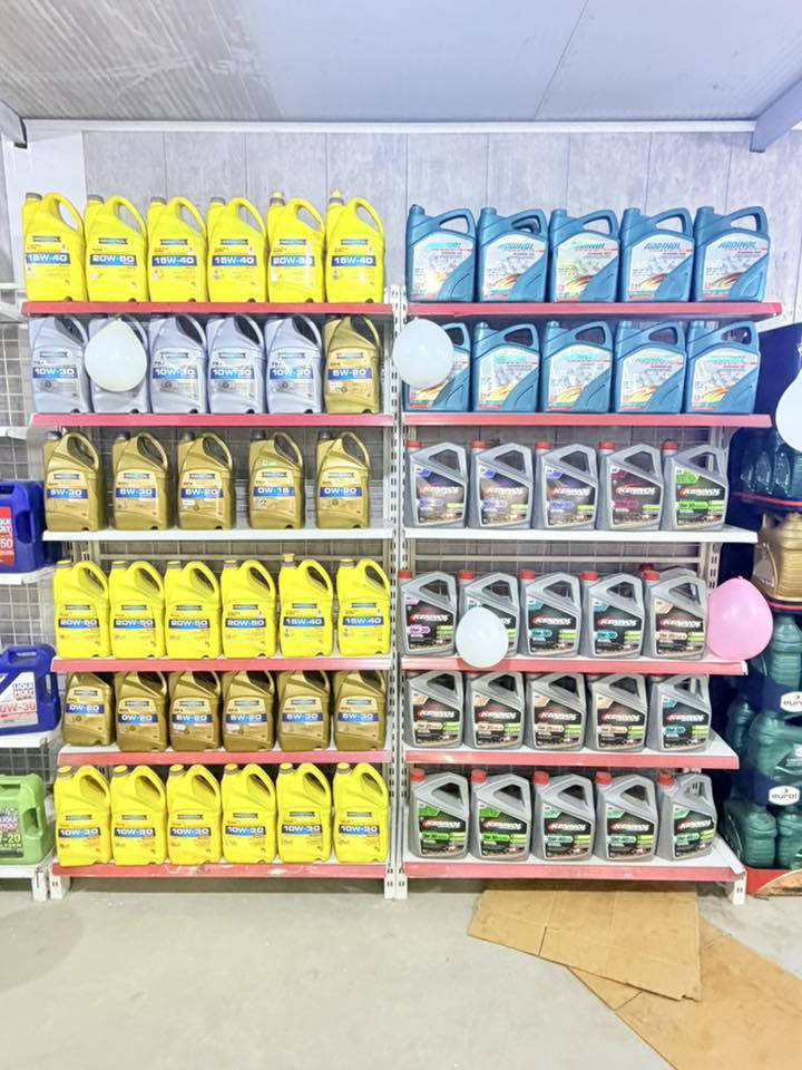 🚗 خدمات ابو حسين السلامي لخدمات السيارات 🚗 
خلي سيارتك تعيش رفاهية الخدمة الحقيقية 💎 بأيدٍ أمينة وكادر يعرف شلون يعتني بتفاصيلها! 🔧

جميع انواع الزيوت وماء الراديتر من ماركات عالمية 💯 
Amsoil -
Mitasu -
Ravenol -
eurol -
Toyota -
Aminol -
Kennol -
Addinol -
Aral -
Ac Delco -
MAG - 
Eknos -
Kixx -
Liqui Moly -

زيوت عالية الجودة مصممة خصيصًا للأجواء العراقية 🇮🇶 لضمان أداء ثابت وعمر أطول للمحرك ✅

💥 ومو بس هيچ… كل تبديل يجي وياه خدمات مجانية تشمل:
✔️ غسيل محرك وتنظيف داخلي وخارجي كامل
✔️ فحص ماء الراديتر والماسحات
✔️ فحص دهن الكير والبريك
✔️  معطر + أرضيات 
✔️ كارت ضمان حتى 5000 كم

🛠 خدمات إضافية احترافية:
🔹 تبديل هايدروليك الكير بالجهاز الإلكتروني الحديث

☕️ استراحة راقية بانتظارك:

📍 الموقع: الصويرة - شارع الحلة - مقابل مدرسة بغداد الاهلية 

خدمات أبو حسين السلامي ... خلي سيارتك تلمع وتعيش الفرق الحقيقي! 🌟

بأدارة : سيف السلامي 

‭0773 403 0447‬
