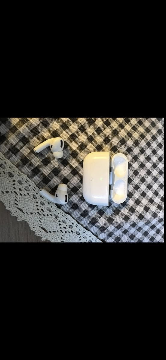 سماعه ايربود برو
سماعه ايربود برو 📱 
نضافه 96‎%‎ 
بطاريه 100‎%‎ شحن يطول 5 ايام اكثر  
سعر 150 قفل 
استفسار اتصال 
‏‭***********
او وتساب 
مكان بغداد حي العامل
