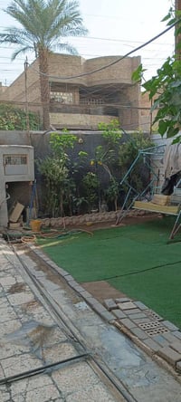 دار للبيع  مساحه 200م  يحتوي على طابقين  طابق الاول صاله وغرفتين ومطبخ...