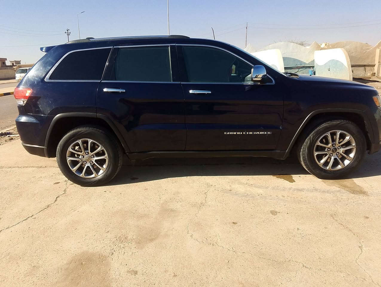 سلام وعليكم جيب شيروكي موديل 17ادوات كص فول موصفات كشنات جلد لايت زنون كير طياره كير ومحرك شرط صدر جديد تخم تاير جديد تبريد ثلج تدفئة نار كهربائيات كلها شغاله سياره جديده بمعنه لكلمه سعر 88ورقه مكاني بيجي ***********
