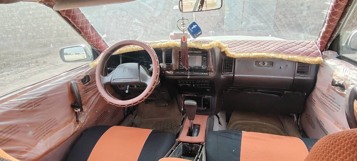 السلام عليكم هارتوب نضيفه وجاهزه رقم فحص انبار راعيه ما اندلو سياره جاهزه صدر امامي خلفي  جديد كهربائيّة كله شغاله تواير جدد الكشر شوف العين  مراوس يرهم حسب القناعه مكان السياره الشرقاط الايسر قريه شاطي الجدر رقم الهاتف *********** السعر اتصل وتدلل
