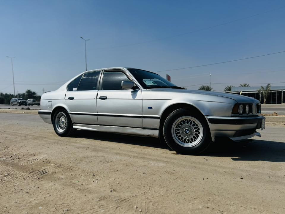 السلام عليكم
525 مسكر 
السياره مثل مشوف بالصور واحلا بعد 
السياره بيه خيط تبخير 
والباقي كله خير من الله 
45 وبيه مجال 
***********
مستعجل عليه
