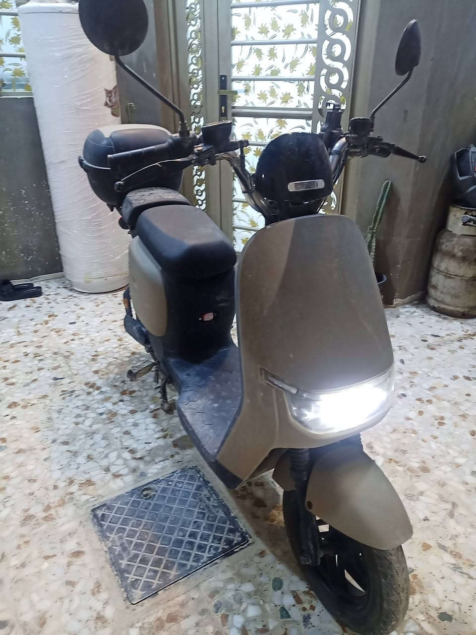 سلام عليكم اخوان عندي دراجه شحن الريان لبيع تشتغل عن بعد بصمه وسويج الدراجه كلش نضيفه اني مامتعبه من المحل لبيت بس 
مكاني النجف شارع المطار القديم 
سعر الدراجه 600وبيه مجال حك الجيه 
***********واتساب 
***********اتصال
