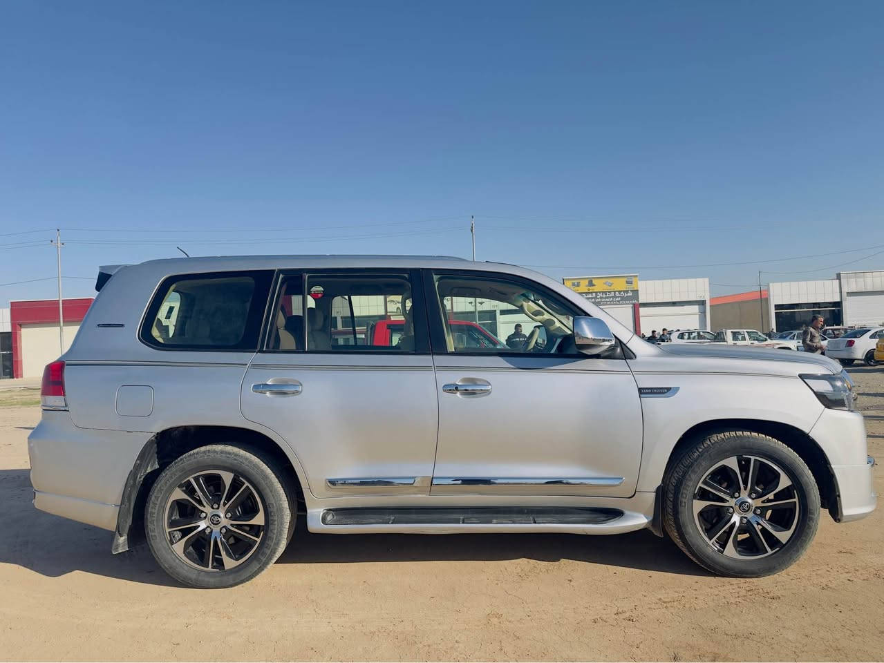 جكساره موديل 2011 محدث 2021 لون سلفر بدون ضربه 
صبغ حزام للجماليه 
محرك V8 ديزل كاز D4 شرط كير ومحرك وما مفتوح 
شاشه اندرويد كاميرا بقيه مواصفات معروفه 
سعره 225 ورقه وبي مجال 
مكان سياره كركوك 
شراي خابر *********** Singapore
