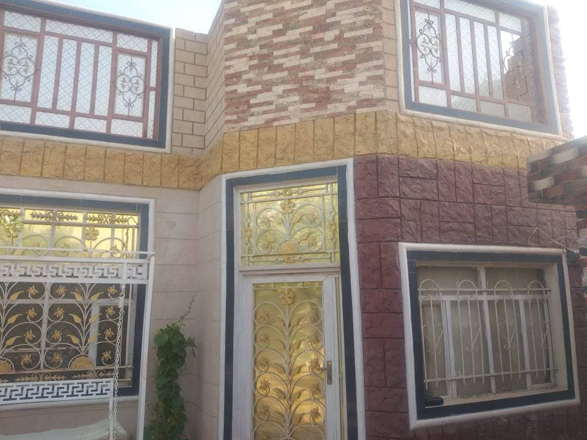 السلام عليكم بيت في ام الخيل شارع الحميز كمل خدمات ارصفة ومقرنص ومجاري وتبليط وكهرباء جديدة 
طابو زراعي البيت ركن على الشارع الرئيسي 
نضيف جدن درجة اولة جاهز من كلشي بناء طابوق ولنتن واجهة جديدة البيت كلش نضيف المساحة 280

يحتوي البيت على غرفتين وبراني ومطبخ وحمامات خارجية وداخلية وطارمة جبيرة 

للستفسار التصال على الرقم ***********
