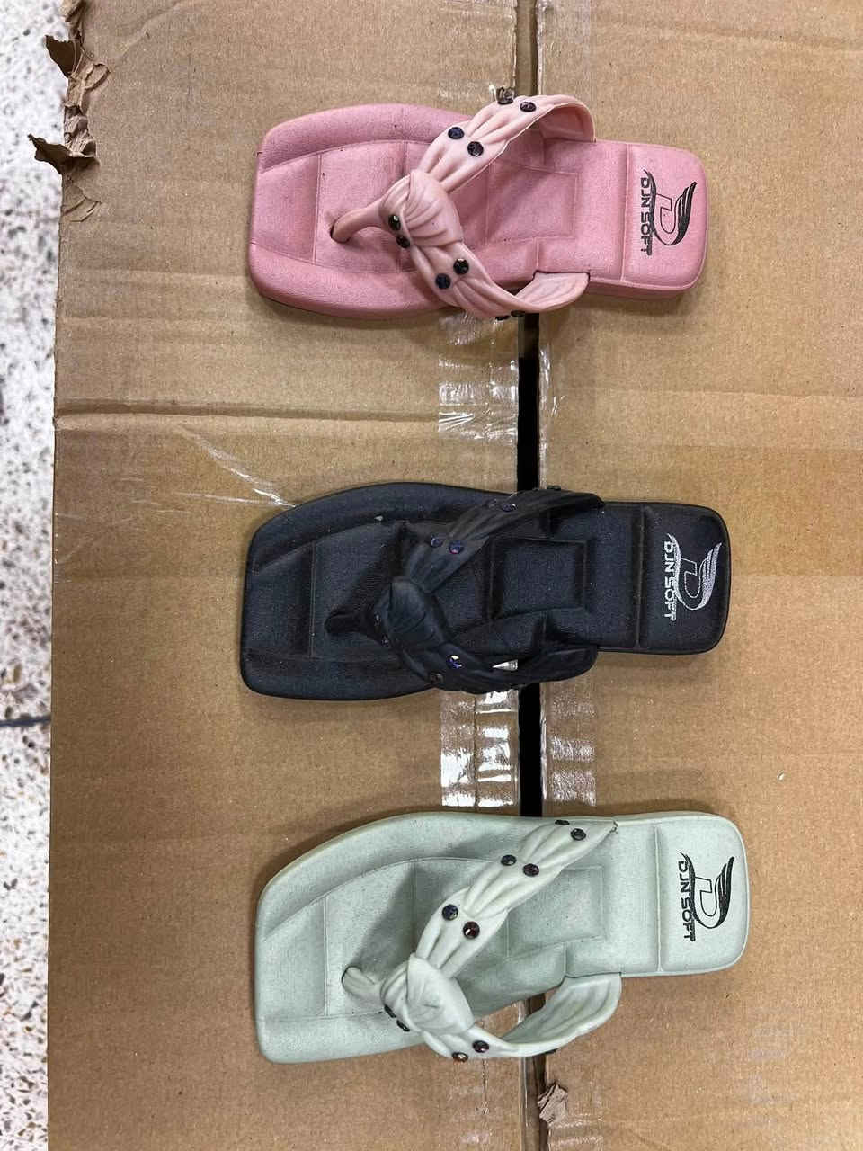 24 29 و 30 35 كارطون فيه 24 حبة 
سومة لافااار 18الف🔥🔥


**إذا كنت صاحب هذا الإعلان وتريد حذفه لأي سبب، رجاءا أرسل رسالة إلى الدعم الفني**