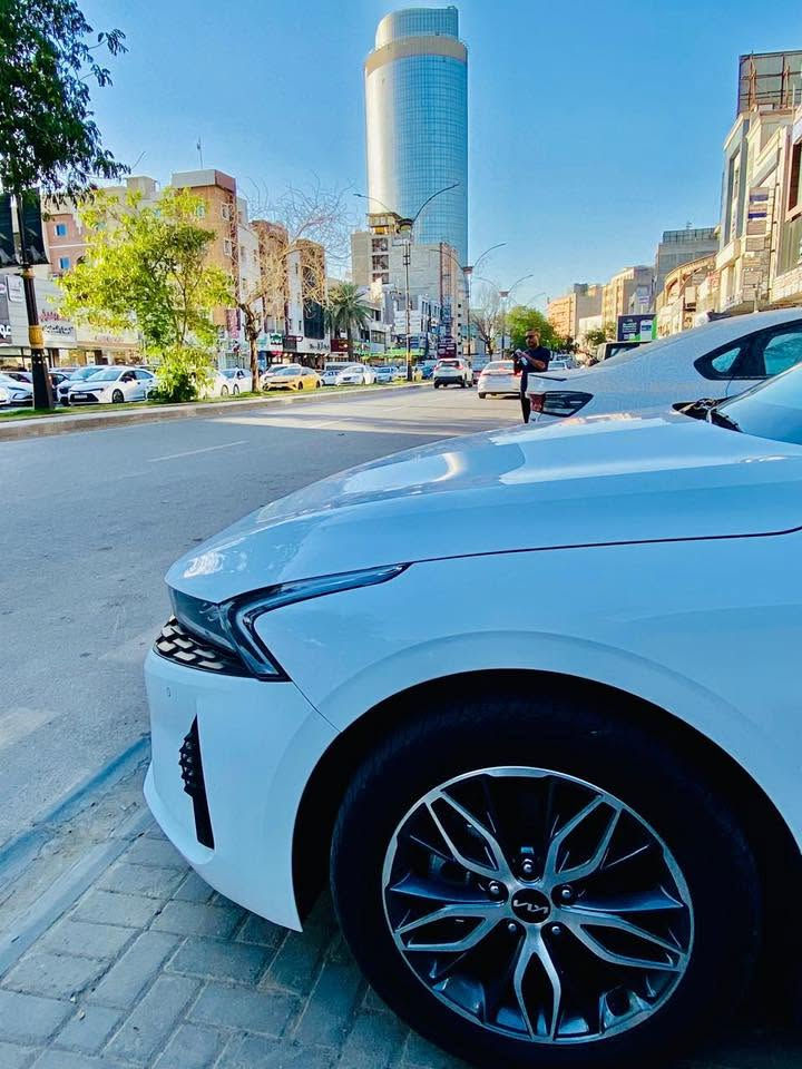 السلام عليكم 
للبيع فقط بدون مراوس 
كيا k5 خليجي ضمان شركه NIM 
السيارة بعدها بضمان الشركه 
موديل 2023 
مواصفات 
1.حساسات امامي خلفي
2.كامره دواره 
3.كشانه جلد 
4.كشن سائق كهربائي 
5.لد خلفي مسطره
6.كشاف ضباب 
7.تدفئة كشانه 
8.مانع انزلاق
9.مري شفط
10.اشاير بل مري 
11.تحكم ستيرن جهتين
13.مثبت سرعه
14.شاشه اعطال
15.اوتو هولد 
16.سايد بريك كهربائي 
17.شاشه كار بلي
18.بصمه
19.بانوراما 
20 اريل انفكيشن
21..5ويل كب 
22.كشافات اماميه
23.حساس ضغط الإطارات 
24.اشاره تريحيب 
25.صندوق بصمه 
محرك 2.0 cc دوش
كير at المرغوبات 
رقم اربيل تحويل مباشر 
هزه جديده 
كير محرك كفاله 
كشر مكفول من صبغ والتبديل 
بيها بارد جوه قبق البانزين ووشويه بل باب خلف السائق معدل bdr
السعر 210$ وبيها مجال 
مكان السياره:-الانبار-رمادي 
رقم الهاتف:-***********
