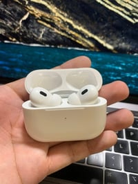 Air pods pro 2 الجيل الخامس ابل اصلي أمريكي باله نظافتها 100%  فل بدون...