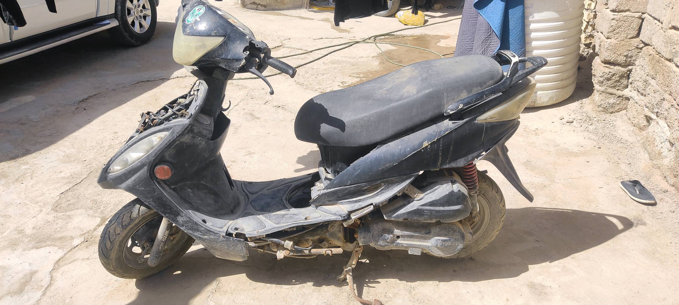 دراجة كامكو دراجه كلشي ما بيها  بس العقل مالتها محترك وتبديل فيشة عقل كفراتها موجودة السعر 125 الف وبيها مجال 
وين مكان البيع؟: 
الكوفة البراكية شارع المعمل شارع سيد حبيب 