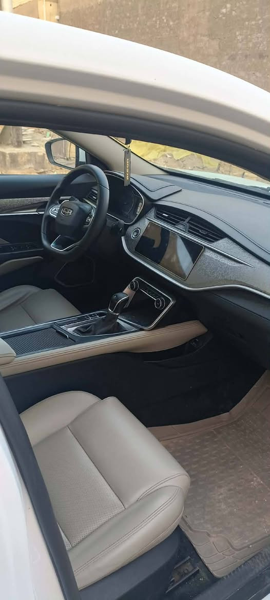 بعد التحية
جيلي موديل 22 رقم مثنى دولي معوقين فول مواصفات سيارة جاهزة وكالة عامة مكان السماوة 
السعر 85
ترهم مراوس بتكسي 
للاستفسار *********** واتساب
