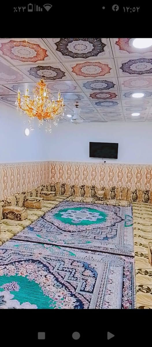 بيت طابو صرف للبيع مساحته 154متر طابقين واجهيه 9ونص الطابق الاول صاله مطبخ غرفة نوم كبيره واستقبال وصحيات وطارمه  تدخل بيه سياره 
الطابق الثاني غرفة نوم ومطبخ  المكان كربلاء حي العسكري قطاع 13قرب حديقه النور يباع نقد وع مبادره السعر 135 للاستفسارع خط ***********
  واتساب ***********
