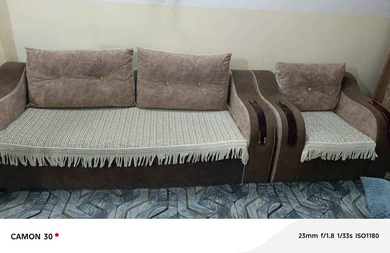السلام عليكم
تخم للبيع نظيف تسكام السعر 300 وبيه مجال عشرمقاعد مكاني بابل المدحتيه الحمزه الغربي للاستفسار الاتصال عالرقم 
***********
