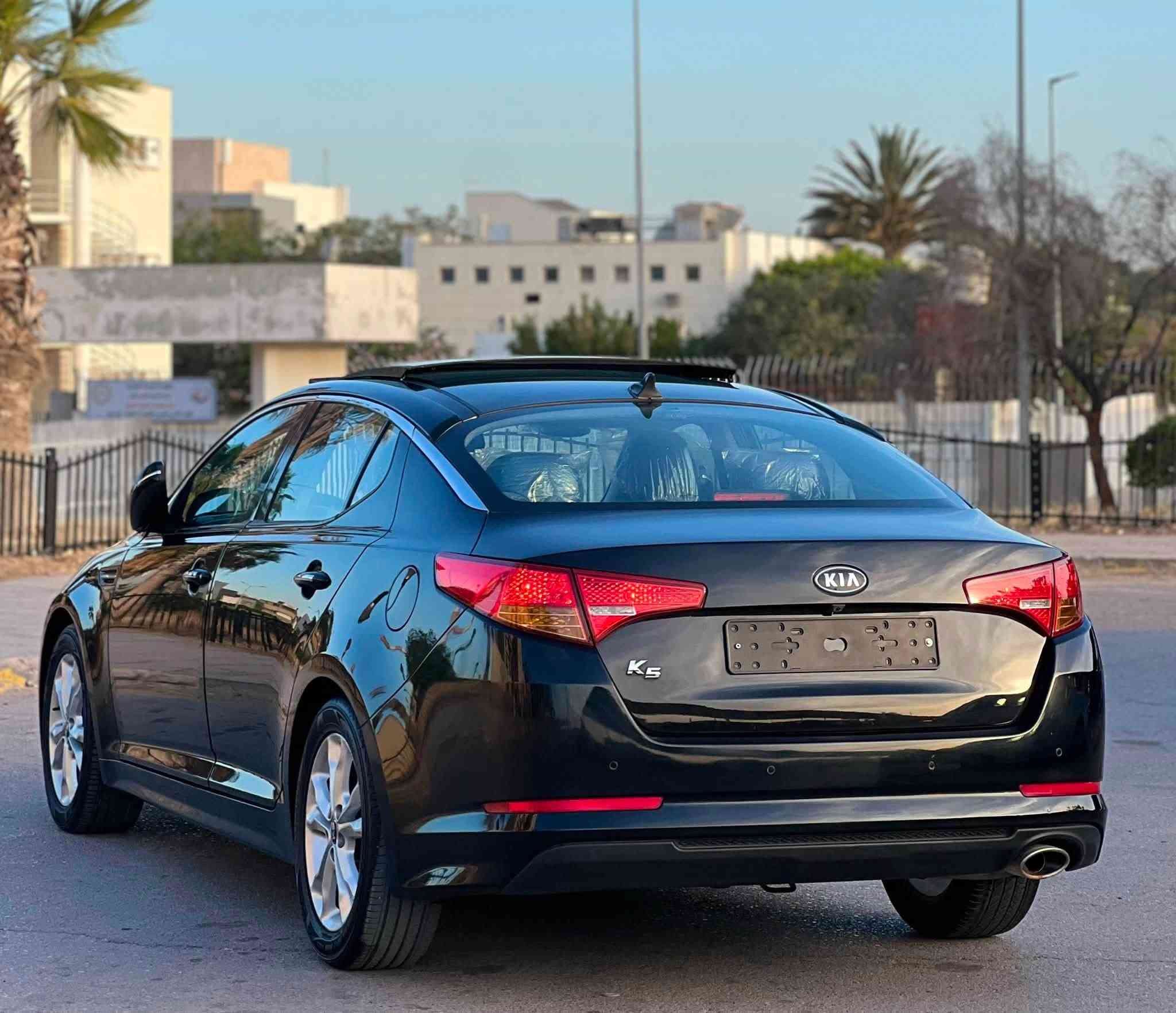 الله يبـارك  دررررجه اوله 🔥👌✔️🤍
اللون ￼ ￼ أكحل ملكي ￼❤️✅

▪️ النوع : كيا k5
▪️ الفئه : ابتماء 
▪️ موديل : 2012
▪️ سعـة المحرك : 20 نفس محرك الدار 
▪️ ماشيه :84 ￼ km 
▪️ استراد كوري 
🔻 مواصفاتها
▪️  سـيرية قـومـات جـديدة 
▪️ بصمه  
▪️بانوراما
▪️ حسـاسـات خلفـيه 
▪️شاشه وكاميرا 
▪️ أشارات ترحيب ف مقابظ الابواب 
▪️ مقاعد كهربائية 
▪️ مع تدفئه وتبريد في المقاعد الاماميه والخلفيه.              
▪️  تدفئه في المقود
▪️  بصمة في الابواب 
▪️ منضومه صوت  JBL 🎶 إضاءة ليزرية  ￼￼
▪️ تحكم كامل فالمقود مع شاشه كشف أعطال 
▪️ مدخـل Aux & Usb 
 ▪️ ‏ بيع وشراء بالكشف من ورشة إلى 10 
‏▪️ الاستفسار  0926156479📱￼
▪️ ويوجد لدينا شحن لجميع مناطق ليبيا الحبيبة 🇱🇾￼


**إذا كنت صاحب هذا الإعلان وتريد حذفه لأي سبب، رجاءا أرسل رسالة إلى الدعم الفني**