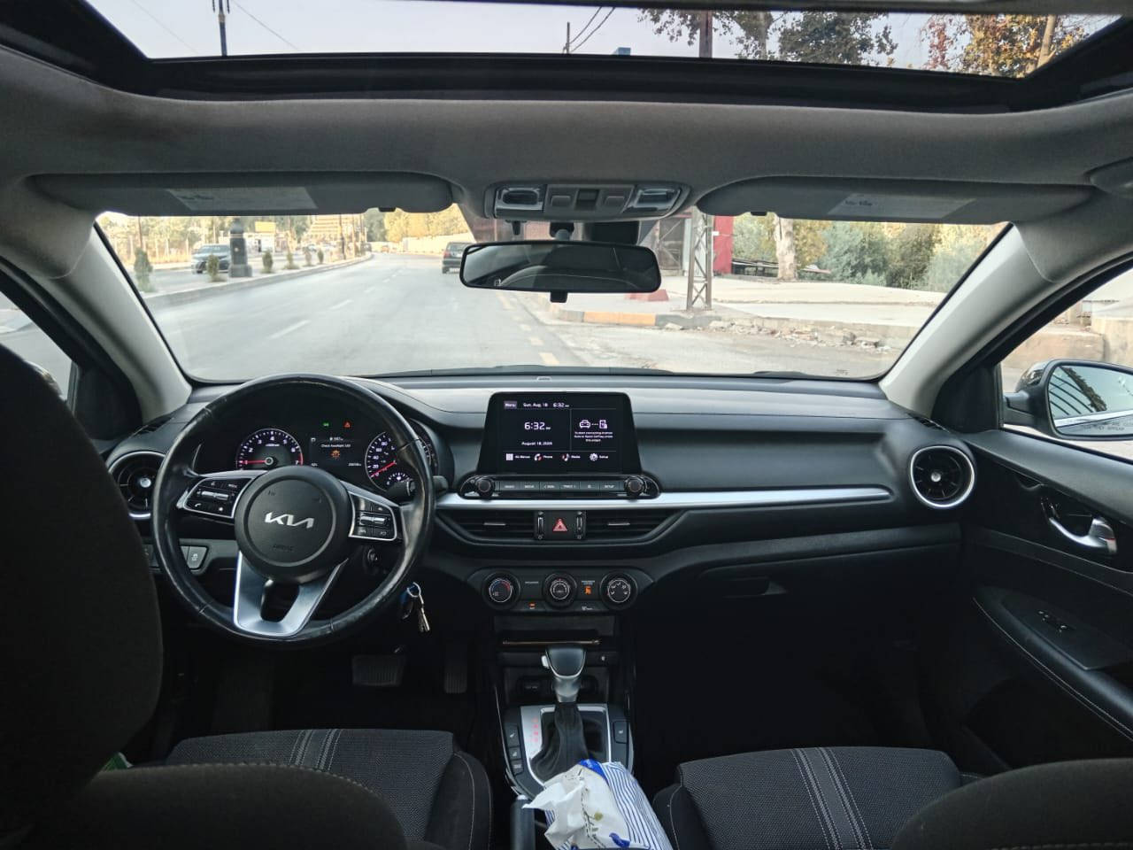 السلام عليكم:
كيا فورتي 2022
فول مواصفات عدا( بصمه)
-فتحه سقف
-كشنات امامي هيتر
-رادار امامي -جانبي-  خلفي 
-ماشيه55 الف مايل
-مرقم نينوى 
-سياره جاهزه بدون صبغ فقط صندوق مبدل نفس اللون 
والبونيد مفتوح وراجع نفسه وبيها كم مكان نصليح بارد 
باقي التفاصيل ع الرقم 
***********
