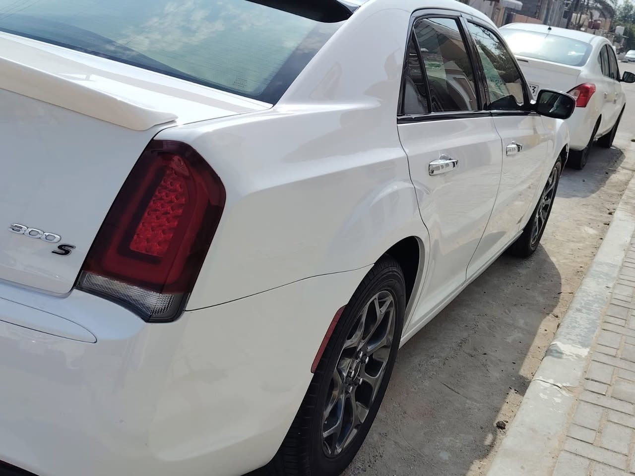 السلام عليكم كرايسلر اوباما 16 معلاية 22 S300 فول مواصفات وارد امريكي حادثها بالجاملغ الامامي ومو قوي تعديل بارد فقط السيارة مال جناي مامشتغله على الخط ابد رقمها بصرة سنوية لل29 ب اسمي السيارة تخم تاير جديد حداده جديده كشنات جلد شاشة جبيره تحكمات بالاستيرن مثبت سرعة السعر 190 وبي مجال للاستفسار ***********
