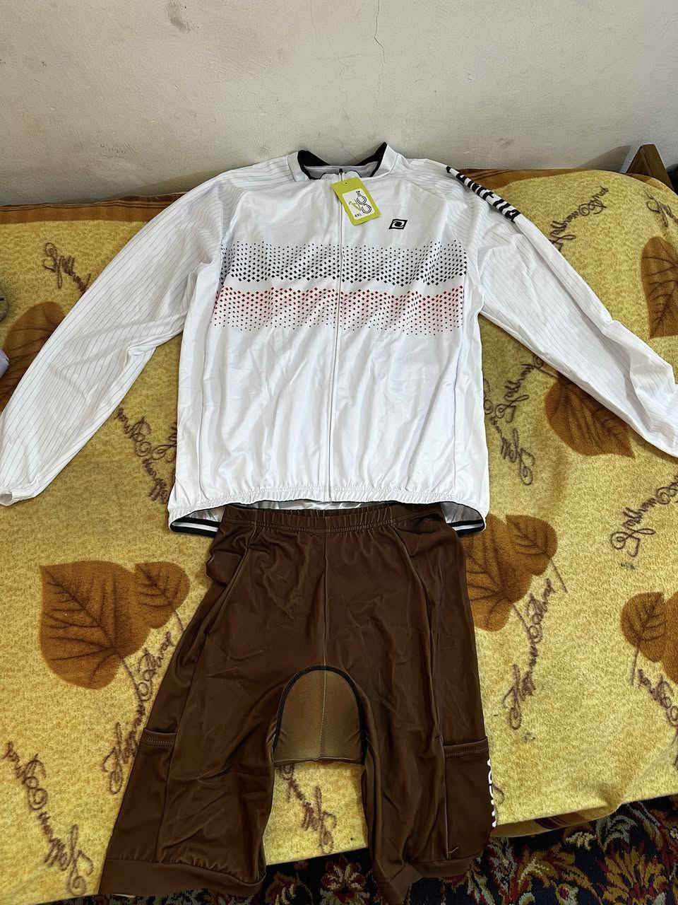 السلام عليكم متاح مجموعة اغراض
زوجين شورت ودريس الزوج سعره ١٠ الاف قياس 4xL
قاعدة عداد كاربون سعر ١٠ الف 
ركبة المنيوم سعر ٧ الف
ماشة كاربون شفت ودسك سعر ٣٠ الف 
شيفتر عقرب خلفي 8 نمر سعره ٧ الاف 
طواكة بريك تيكترو ٢٠ الف 

واذا شلعه السعر يختلف
***********
