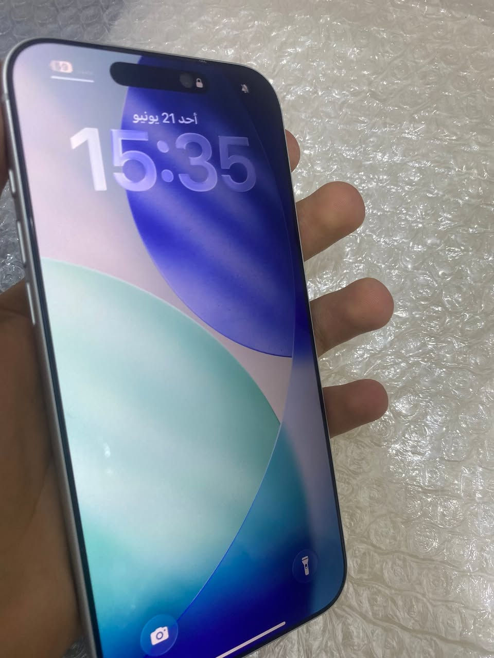قطعه تخبل وجديد مشحون مرتين فقط جديد جديد بالكارتون 17 برو ماكس ايسم جهاز يخبل وجديد وشخط مابي بالعافيه على الي ياخذه وسعره كلش حلو  جهاز. بعده بالكارتون وضمان واتساب ***********.
