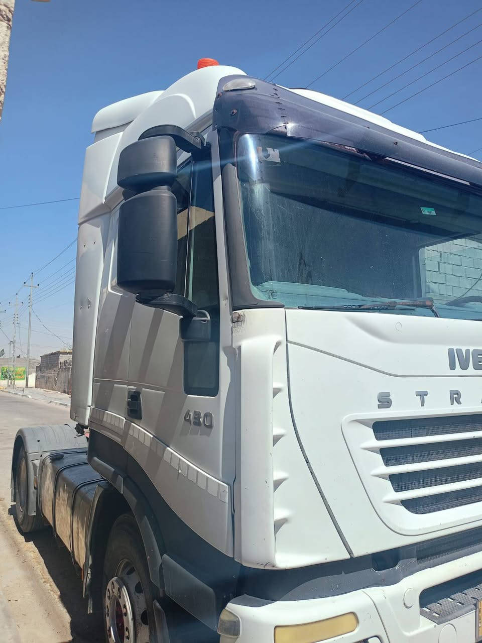 السلام عليكم افيكو صهريج 
للبيع طوناج وجي بي اس وتصريح أمني 
موجوده بلبصره تخم تاير داخل الشغل 
***********
