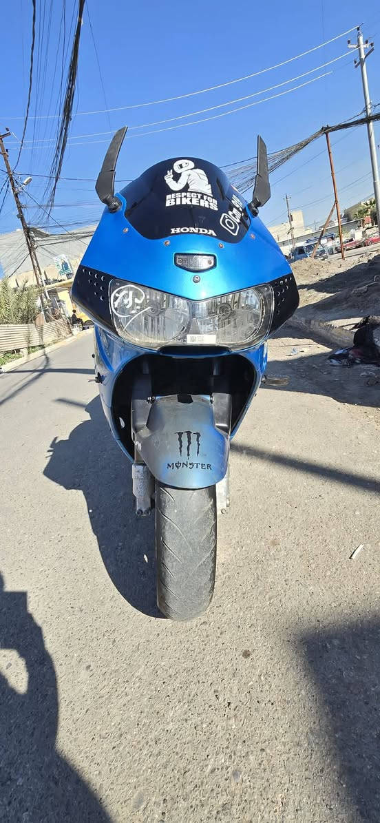 نوعيه/ هوندا 919 cbr
موديل/1999
الموقع/موصل
بدون اوراق 
مكينه وا كير خير من الله 
الدراجه كدام عينك 
دسكات جديد
يدات رياضي 
دهن (MOTUL)🏍️(موتول)
بلكات(ngk)
حماوه (82)
السعر (17) ورقه قابل للتفاوض
الرقم تلفون
***********
بي واتساب
