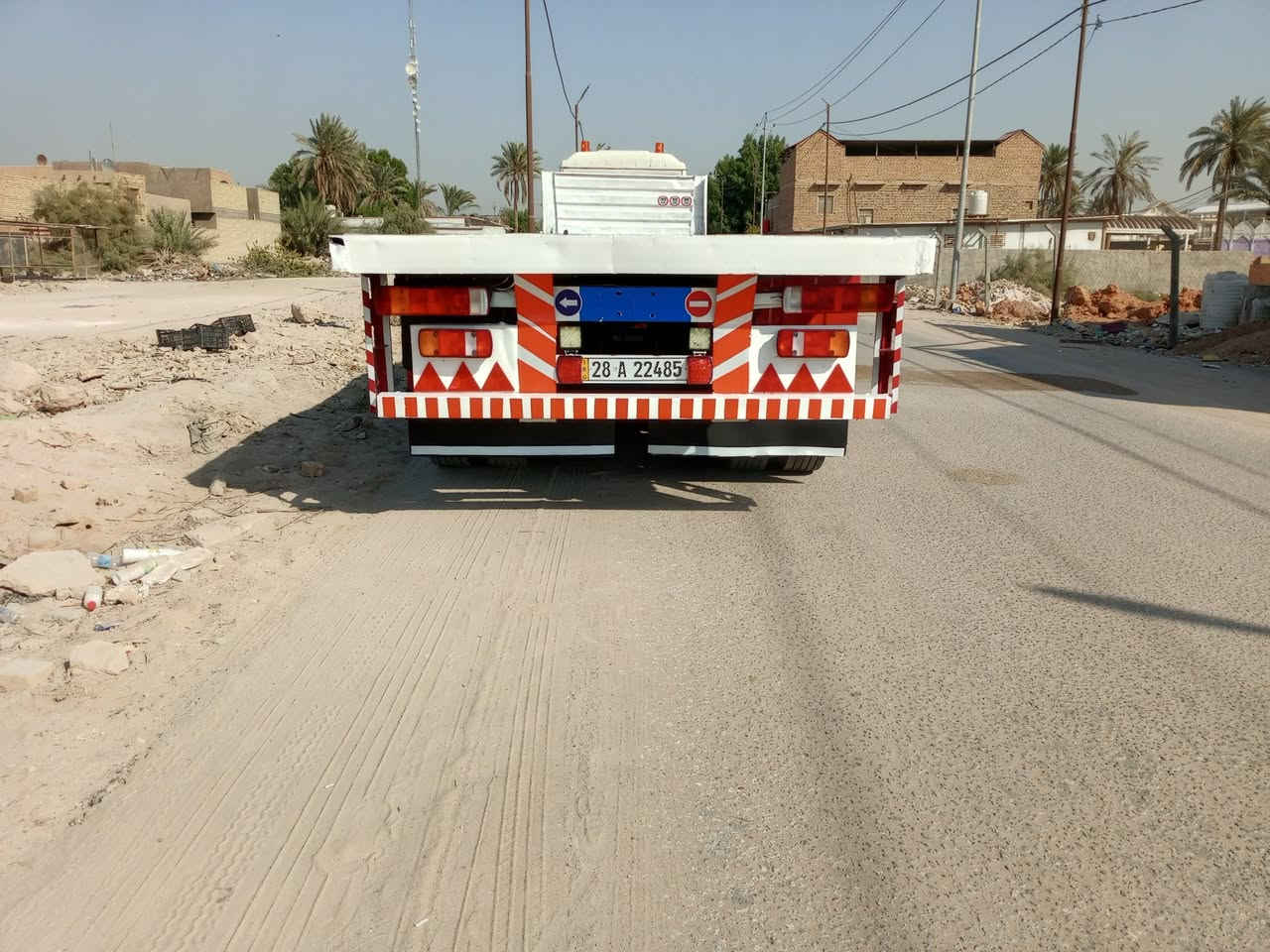 السلام عليكم سياره مان موديل 92 باسمي رقم انكليزي نجف تخم تاير جديد تبريد شغال غرفه جديده كير 160 راسه عربانه مرسمه  تانكي الكاز حجمه 800 المكان النجف رقم الهاتف ***********
