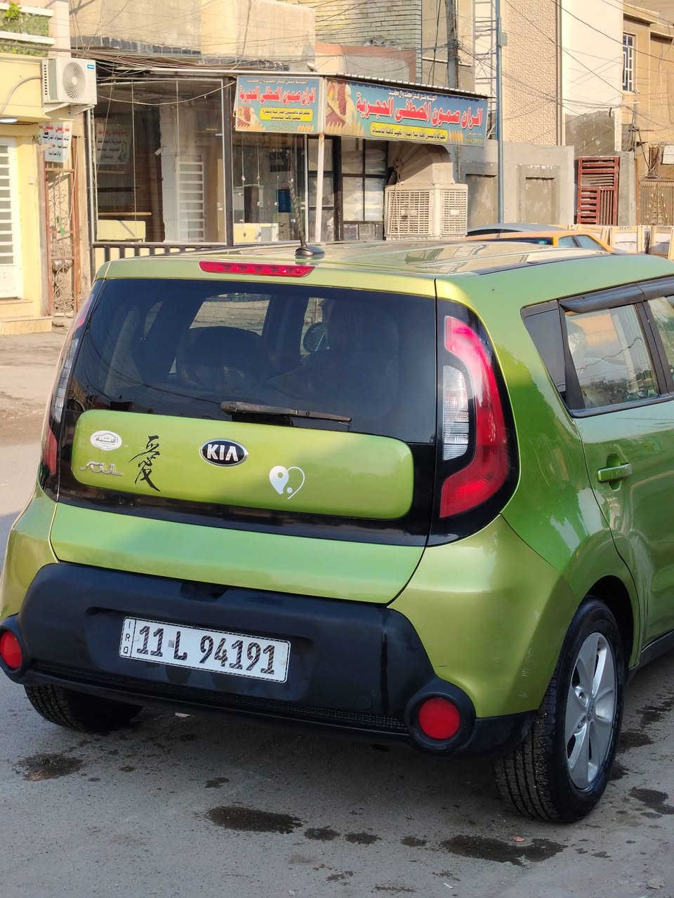 كيا صول موديل ٢٠١٦ حادث خلفي جاملغ الباب مصلح نفسه وبالعراق جاملغ امامي صبغ ودعاميه سياره جاهزه تخم تاير جديد وباتري منضومه زنون تحكم استيرن
جهتين بلتوث محرك ١٦٠٠ السعر 115  ***********
