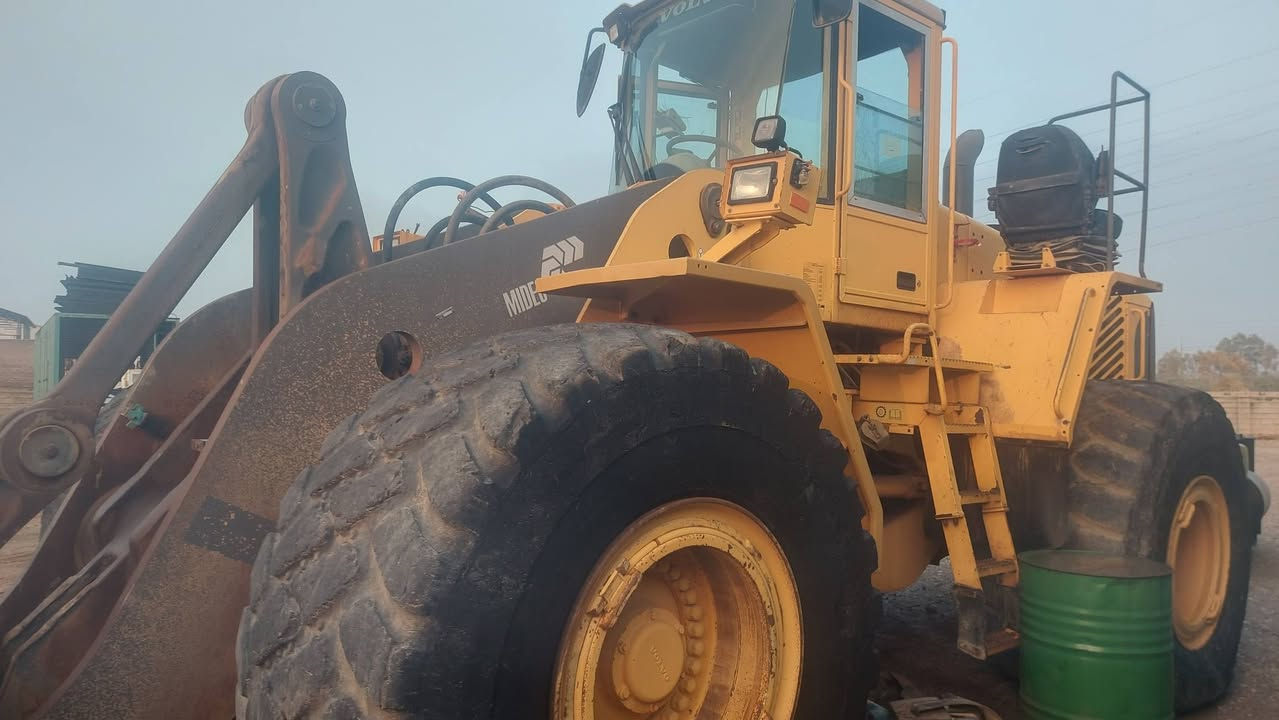 شفل فولفو موديل ٢٠٠٢حجم ٢٢٠ رقم اربيل الماني سنويه وهزه جديدة بسمي للبيع الاستفسار الاتصال على  الهاتف ***********
