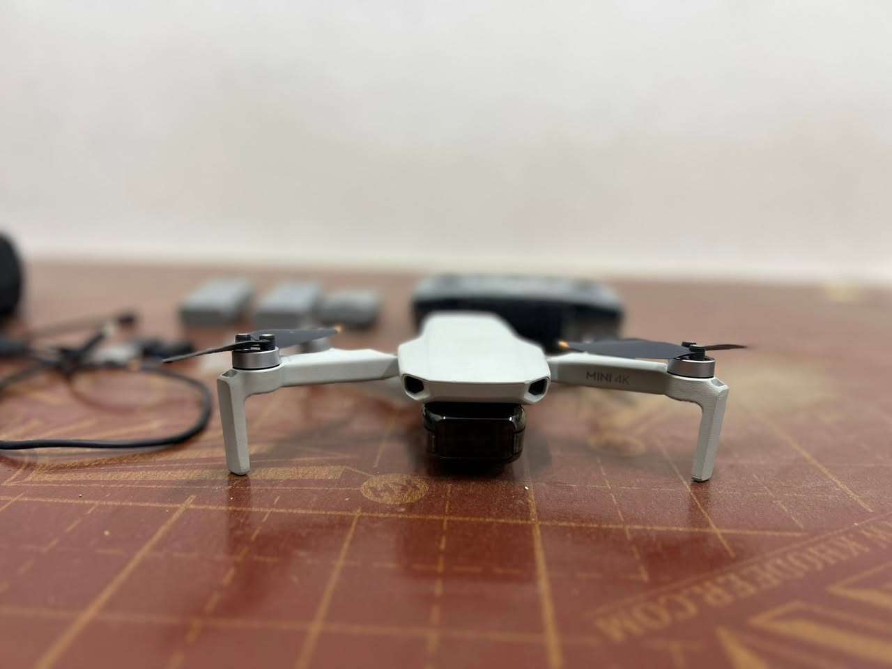 السلام عليكم
درون mini 4k 
كاملة ملحقات مع بطاريات 2 اضافية 
مع رام 256 السرعة 200 
مستخدمه مرتين لو 3 بسس 
ب750 وبيها مجال


**إذا كنت صاحب هذا الإعلان وتريد حذفه لأي سبب، رجاءا أرسل رسالة إلى الدعم الفني**