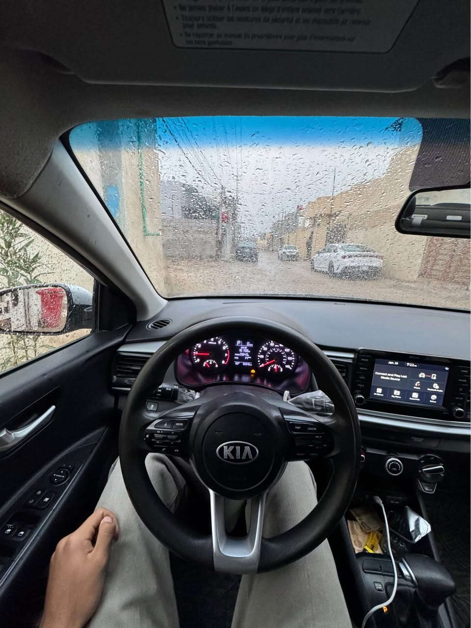 سلام عليكم كيا ريو2020 معوقين عندي بيه وكاله ولشتريت منه السياره عده بيه وكاله مطلقه ما بقه شي وتصير حره مكينه كير كفاله سياره مال بيت حلوه صغيره مرتبه محركه1600 بيه جاملغ وبنيد حادثه وقطعتين كلير امريكا سعرها 99 وبيه مجال شي قليل حلوه شبابيه وتنفع لل بنات هم ما تصرف عمليه مكاني بصره شط العرب 
الشراي يتصل *********** شط العرب, البصرة
