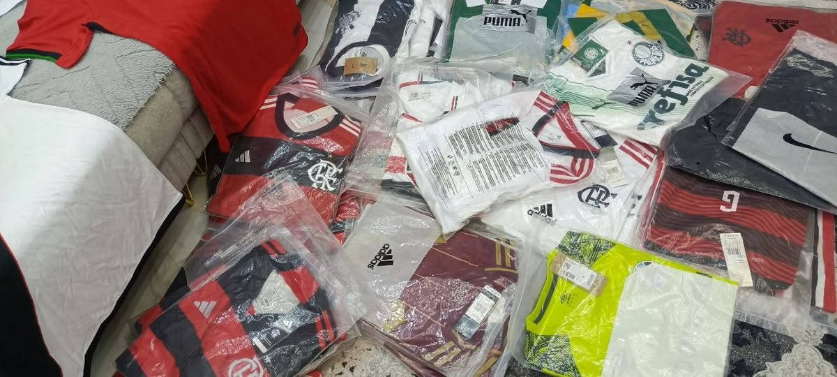 يتوفر لدي شلعة دريسات اصلية تايلندية وبرازيلية المنشأ وبسعر مغري جدآ 3000 دينار فقط للقطعة والعدد المتوفر 90 قطعة والراغب بالشراء الاتصال بالرقم ***********  يوجد توصيل الى جميع المحافظات
