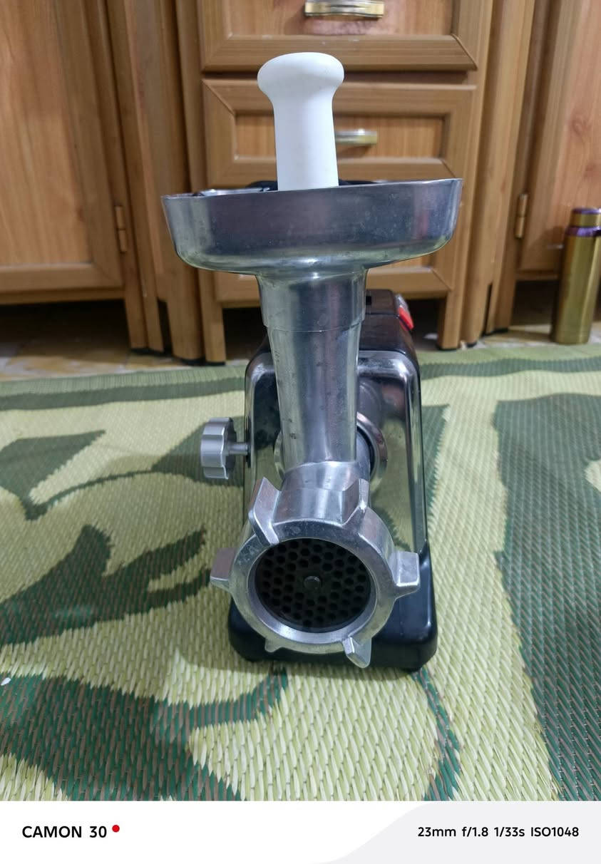 مكينة ثرم للبيع مُستخدمة مرتين السعر ٧٠ الف وبيها مجال***********
