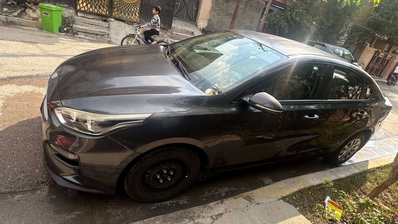 سيراتو 2019 بغداد خليجي محرك 1600 بدون ضربة ولاصبغ عدا طختين على گد شبر بالباب والجاملغ  وجراد بالقمارة ماشية حدود ال70الف  مكان بغداد الحرية*********** واتس اب  السعر125 مع مجال بسيط  تحياتي
