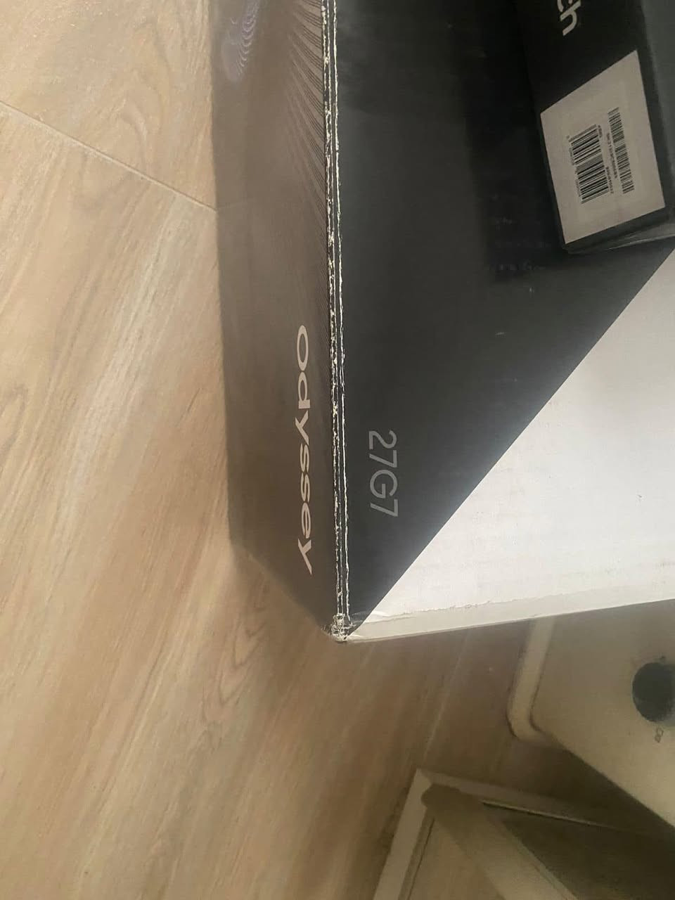 السلام عليكم 

شاشة مونيتر سامسونج  ( اوديسي G7 ) 
٠ قياس 27 ( كيرف ) مقوسة 
٠ تقنية nvidia G-SYNC 
٠ تردد 240 هرتز
٠ سرعة استجابة ( 1ms)
‏٠ QLED 
- الشاشة بعدها جديده بالكارتونه ممفتوحة 
-  السعر ٥٥٠ الف و بيها مجال 
- للعلم معروضه بالصناعة ب ٧٥٠ الف
***********
