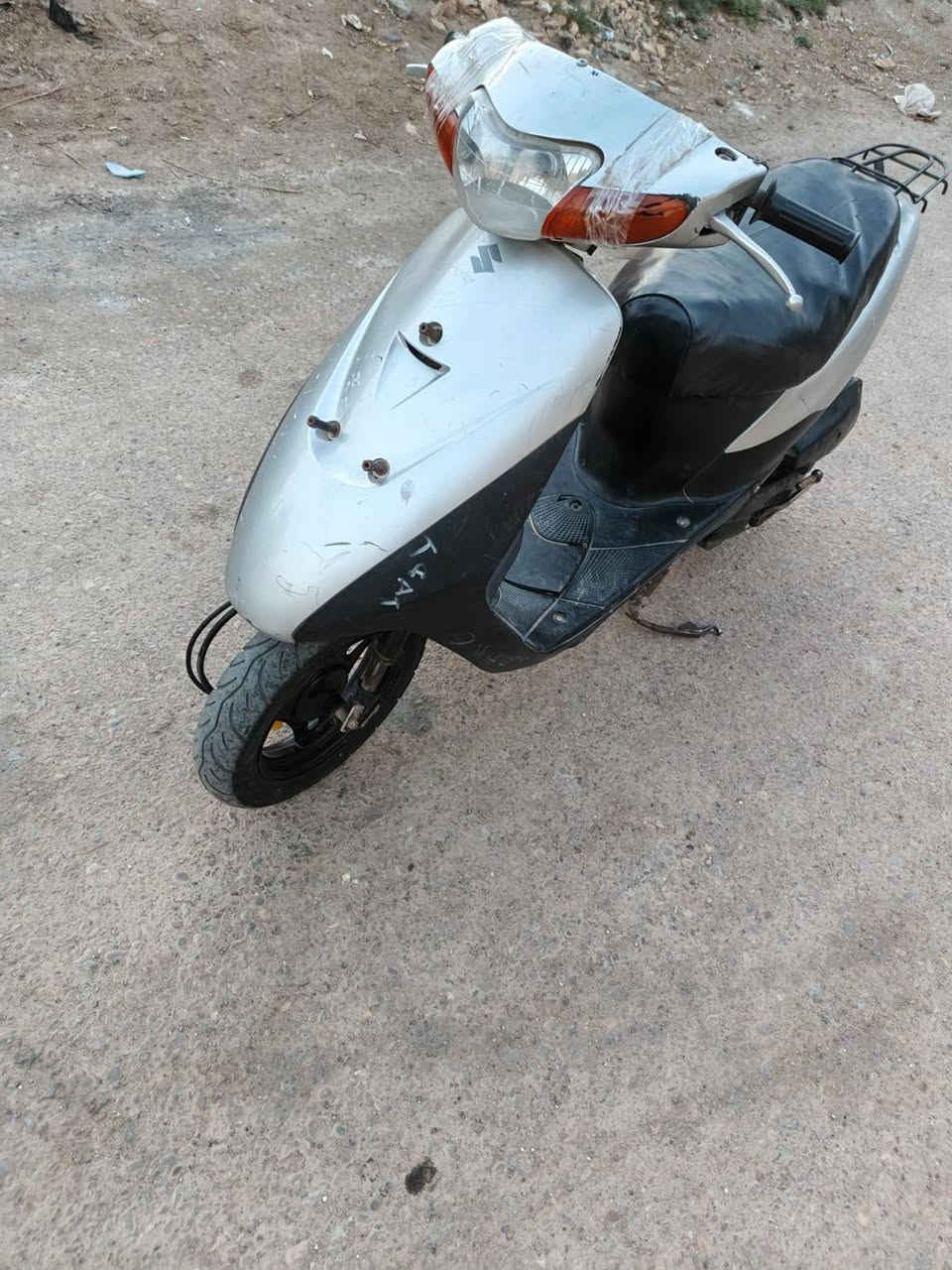 سازوكي رياضي للبيع نضيفه بس الجوزه عاطله حاليا مجطله كهربائيات؛ شغاله عوزه فقط باتري أوراق ضايعه  السعر ١٨٠ وبيهه مجال الشراي يتصل ***********
