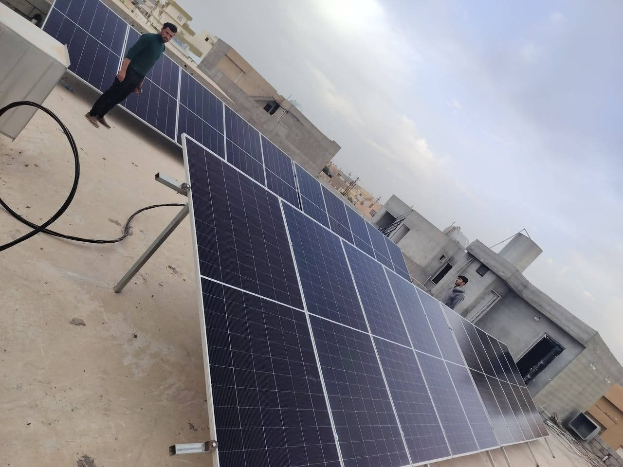 #ضمان_البطارية_5سنوات
تم بفضل الله تجهيز و  تنصيب منظومة طاقة شمسية 
مول الاخ .
# عمر محمدالروضان
#الحويجه 
تجهز المنظومة المنزل ب40أمبير نهاراً
بالاضافة إلى 30أمبير ليلاً  . 
مكونات المنظومة: 
🔵 الواح نوع (Longi 650  W ).   ذات وجهين وذات كفائة عالية بضمان 15 سنة. 
🔵 جهاز انفيرتر نوع(Deya)حجم 12 k(50امبير)  بضمان 5 سنه. 
🔵بطارية ليثيوم الاطول عمراً. وبعمر افتراضي 15 سنة وبضمان 5 سنوات نوع ptt
  هايبرد للطاقه الشمسيه العنوان كركوك فلكه تكريت #️⃣ للاتصال ***********
*********** م سالم
