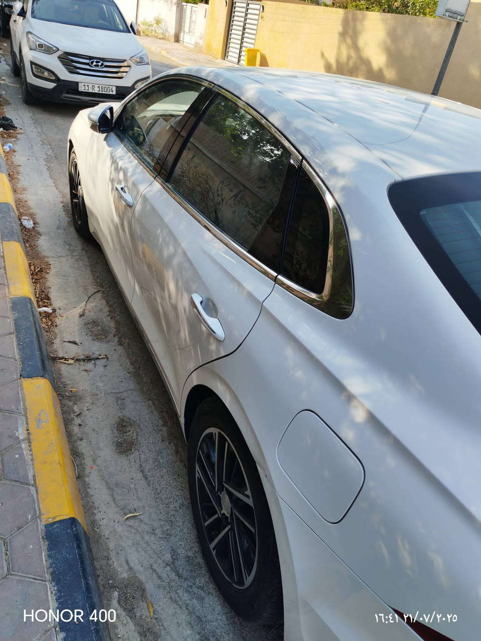 السلام عليكم
للبيع  
هيونداي ازيرا موديل ٢٠٢٣ وارد كوري غاز بلاد 
مكينه ٦ سلندر3000 cc
المواصفات السيارة فول الفول عدا البنوراما 
عداد ديجيتال متصل شاشه
رادرات اماميه خلفيه جانبيه 
٣٦٠ درجه 
نقطه عمياء 
اوتو هولد 
سايد بريك بصمه @
تبريد شاشه لمس 
كشنات كهرباء ثنين صدر وسايق
كشنات جلد تدفئه تبريد الصدر والسايق 
الكشنات الخلفيه تدفئة 
تحكم بالأوامر الصوتيه من الكشنات الخلفيه

السعر 190 وبيها مجال  
مكان السيارة الكوت
للاستفسار***********
