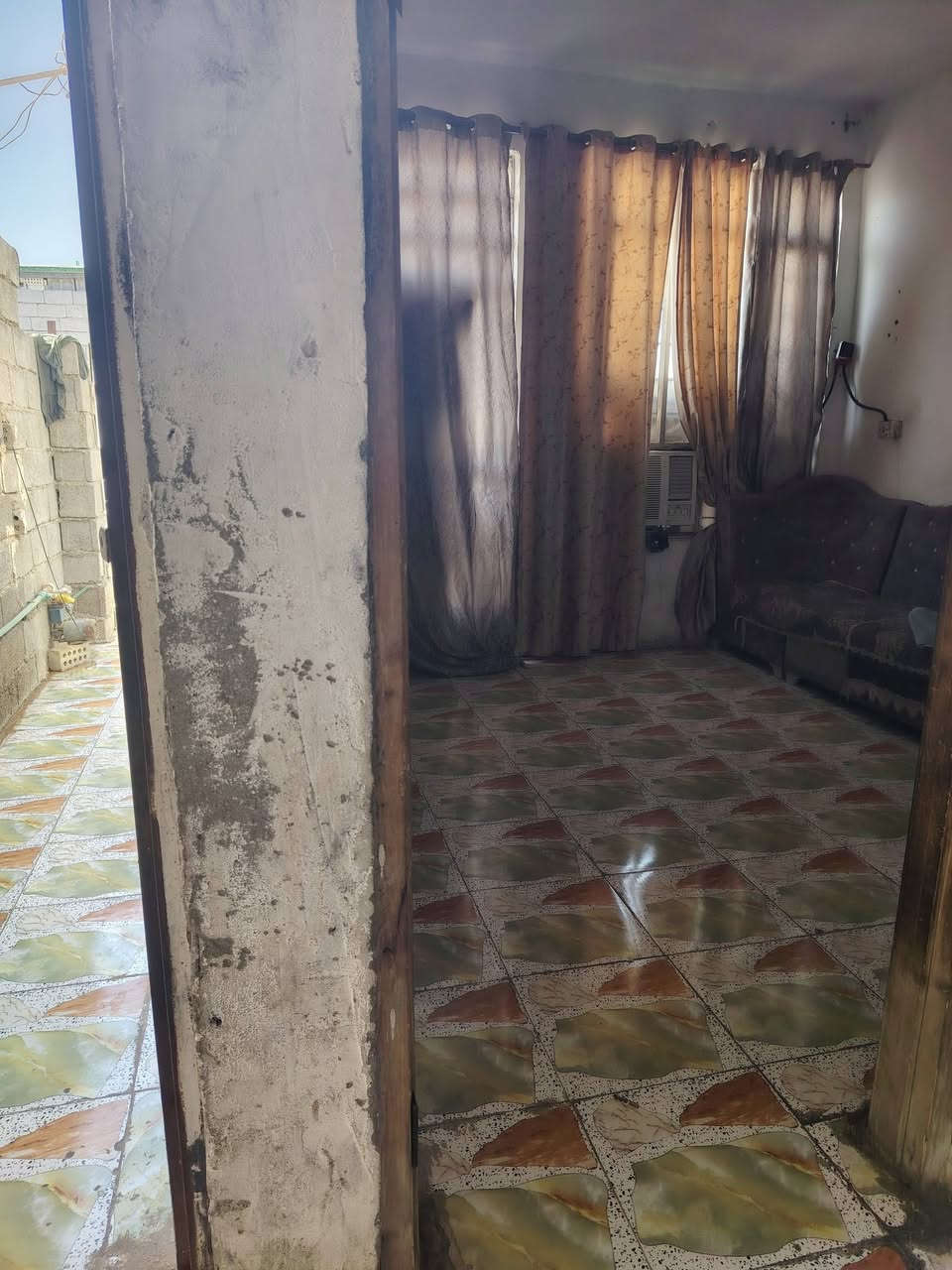 السلام عليكم بيت تجاوز للبيع بالشيشان بضهر المدرسه الحديديه الخضره كلش مرتب السكف صب كونكريتي والارضيه كاشي ومكان كلش هادئ يحتوي على غرفه كبيره ومطبخ وصحيات وهول وممر جانبي و طرمه سعره ويه الاثاث ب١٨ بدون اثاث ب١٦ مليون سعر كلش مناسب بالنسبه لخريطته وبنائه ما عليه اي ازاله وبالعافيه عاليشتري


**إذا كنت صاحب هذا الإعلان وتريد حذفه لأي سبب، رجاءا أرسل رسالة إلى الدعم الفني**