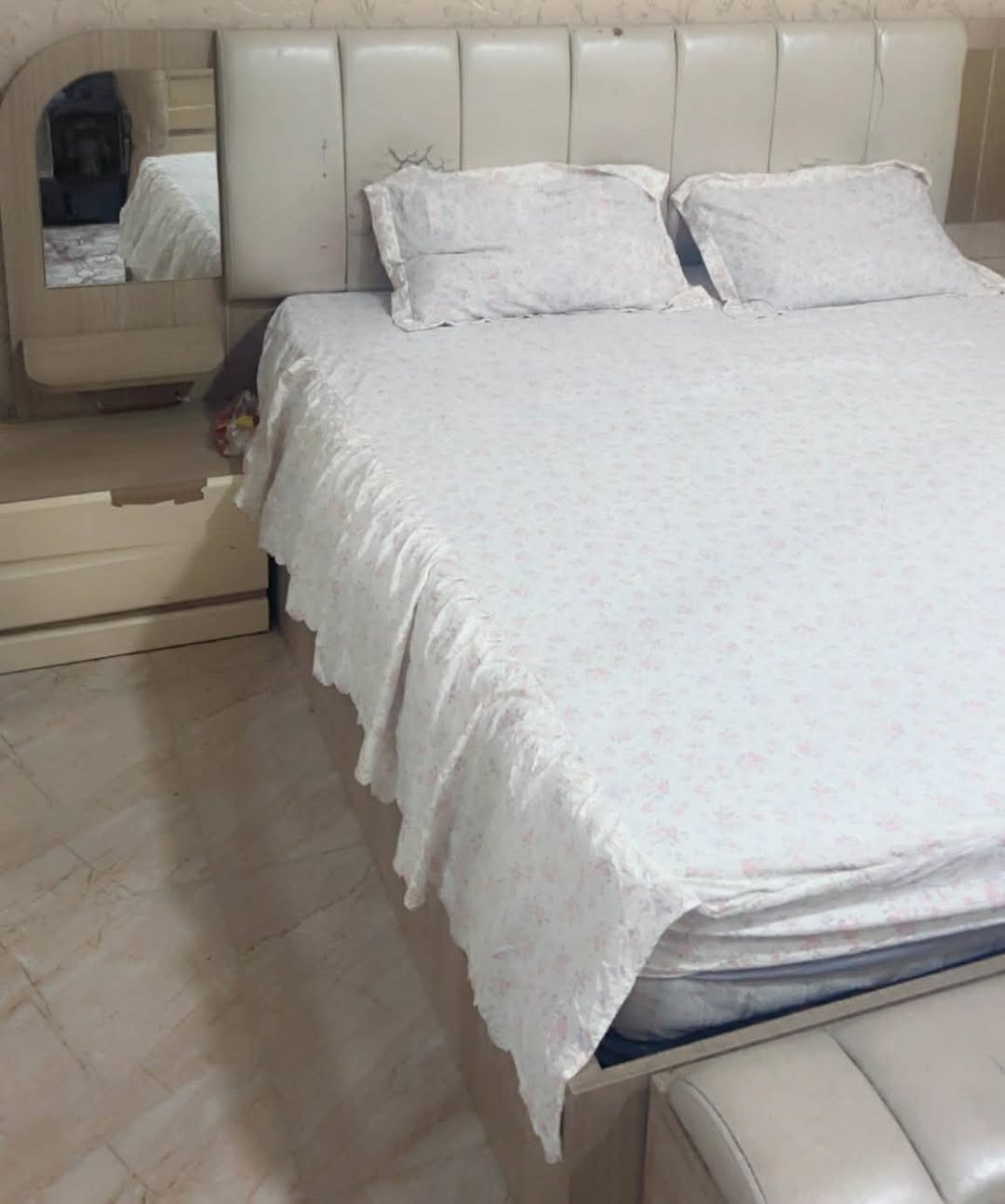 غرفة نوم تركية مستعمله للبيع السعر ٤٥٠ وبيها مجال الاتصال عالرقم
***********
