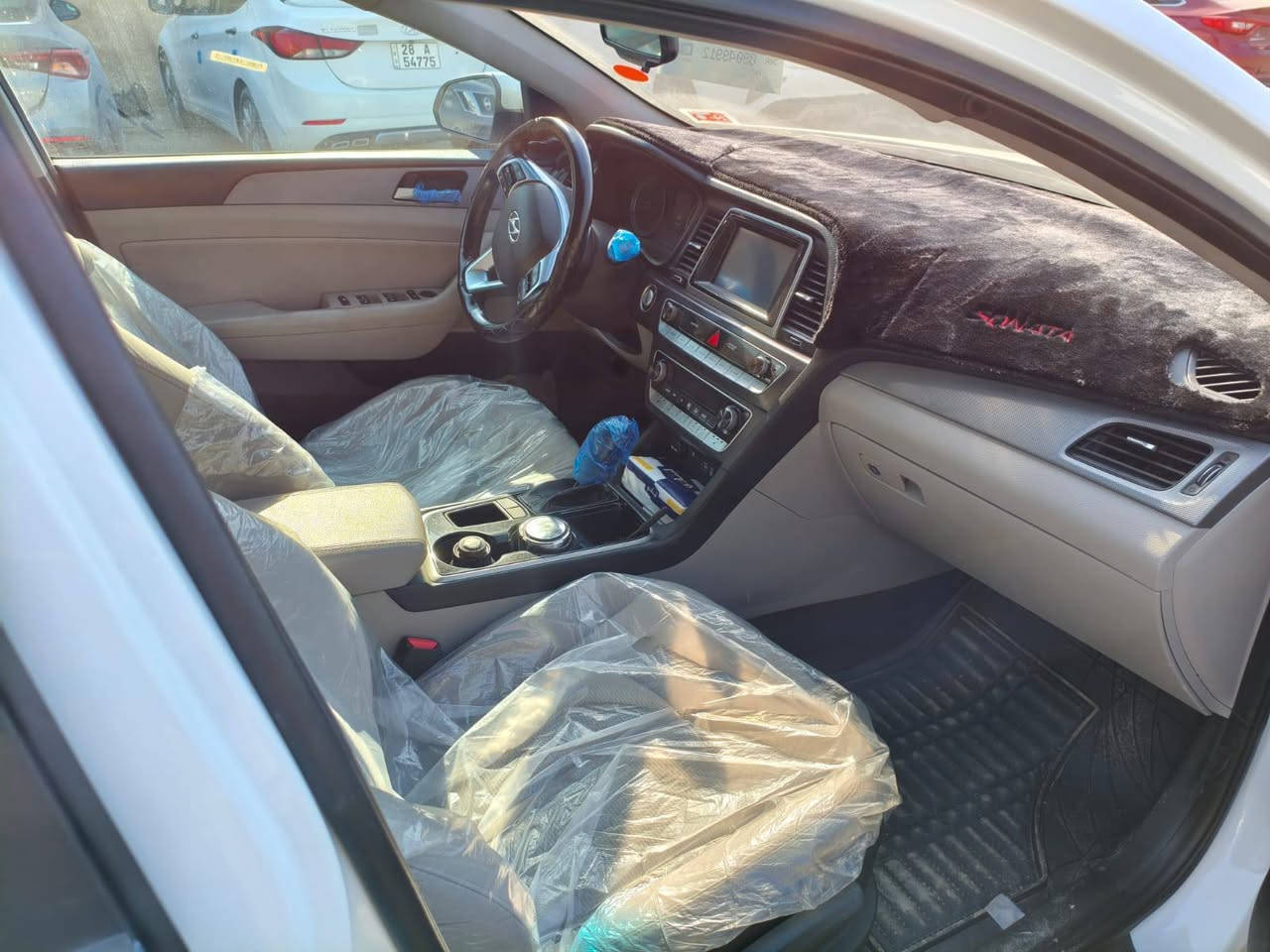 للبيع: سوناتا 2019 ليميتد (Limited) - فول مواصفات

المواصفات الملكية (أعلى صنف):
بصمة: بصمة أبواب وبصمة تشغيل.
الراحة: كشنات جلد (كهربائية) مع نظام تدفئة وتبريد.
التبريد: تبريد قطعتين (أمامي وخلفي) ثلج.
أنظمة القيادة: 3 أنظمة قيادة (Drive Modes) للتحكم بصرف الوقود والقوة.
التكنولوجيا: شاشة كبيرة، كاميرا خلفية دوارة، شحن لاسلكي للهاتف.
الأمان: رادار جانبي (نقطة عمياء)، مثبت سرعة، مانع انزلاق، حساس إطارات.
التحكم: تحكم ستيرن كامل، إشارات بالمرايا الجانبية.
تفاصيل السيارة:
المحرك: 2.4 لتر (قوي واقتصادي).
الرقم: بغداد (صدامي) وجاهزة للتحويل.
الحالة: وارد أمريكي (حادث بنيد وجاملغ فقط)، إيرباجات سليمة، والمحرك شغال (Run & Drive).
المكان: السيارة موجودة بالنجف الأشرف للفحص والمعاينة.
السعر:
13,500$ (شدة و35 ورقة) وبيها مجال طيب للجادين بعد المعاينة.
للتواصل والاستفسار: [***********]
