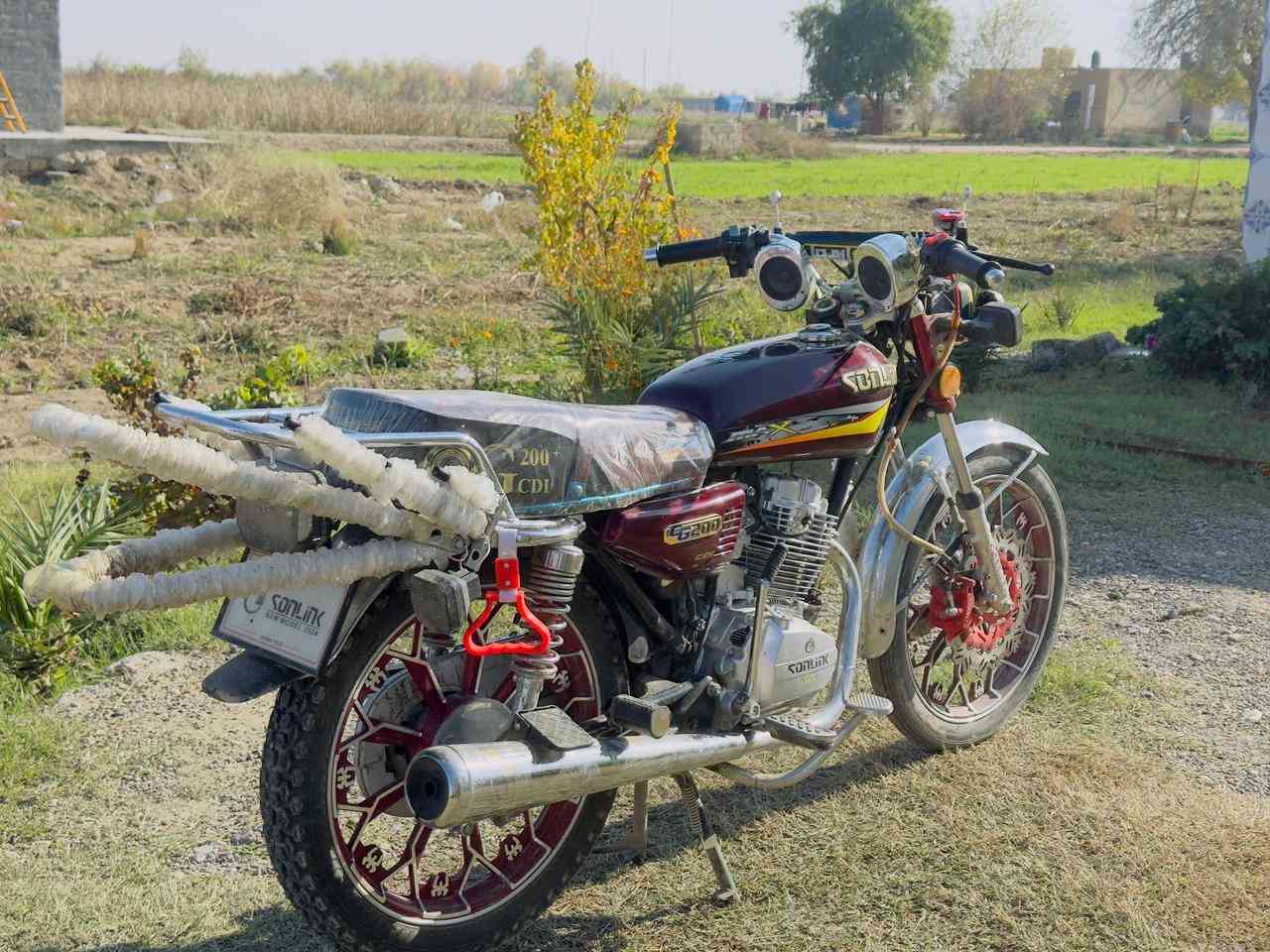 السلام عليكم للبيع سيفان 24 ما بيه اي نقص شغل وطلع الموشراي لا يتعبني السعر 700وبيه مجال للستفسار الرقم ***********
