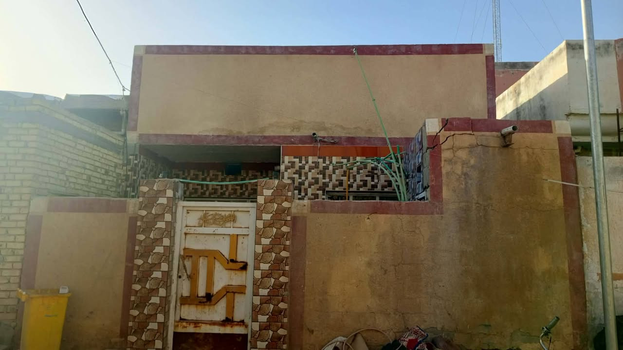 سلام عليكم بيت البيع في حي الغدير قرب مدرسه النوار 
الهليه اتصال عل رقم *********** واتساب المساحه 125
