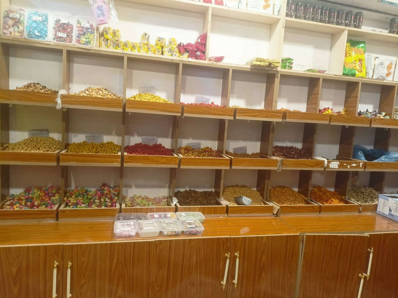 رفوف خشبي مال كرزات للبيع 
ذي قار قضاء البطحاء
***********
