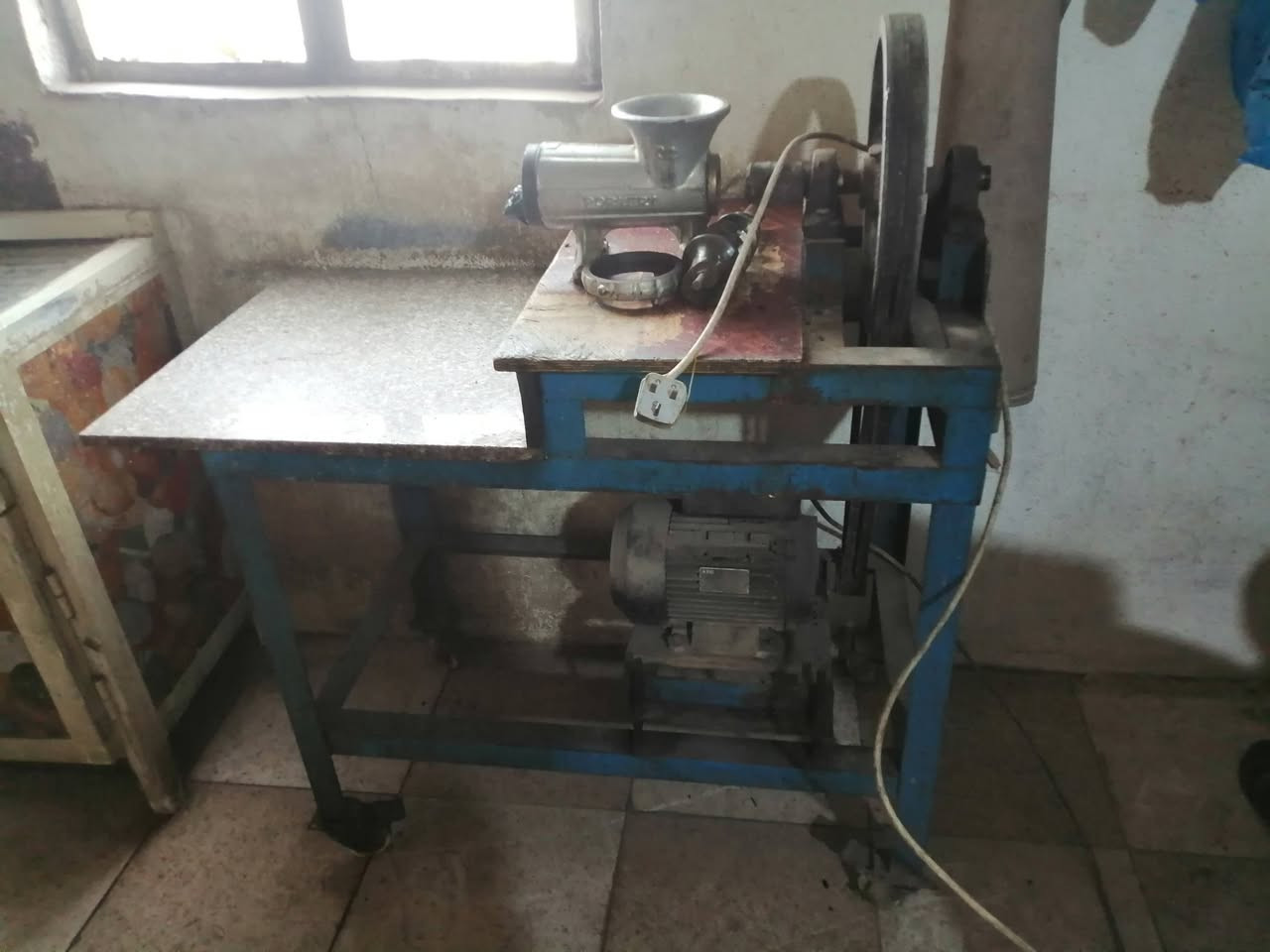 السلام عليكم ورحمة الله
أغراض مطعم للبيع البصره بيع مستعجل ومناسب ***********
