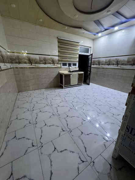 السلام عليكم 
بيت للايجار مؤثث وجاهز للسكن 
الموقع / التقيه الثالثه 
المساحة ٢٠٠م 
يحتوي ع 
غرفة نوم مؤثثة غرفة + سبلت
صالة تحتوي ع سبلت 
مطبخ مؤثث كاونتر +سبلت+ طباخ 
استقبال تحتوي ع تخم قنفات + سبلت 
مجمع صحيات خارجي وداخلي 
للاستفسار الاتصال /***********مصطفى اياد
