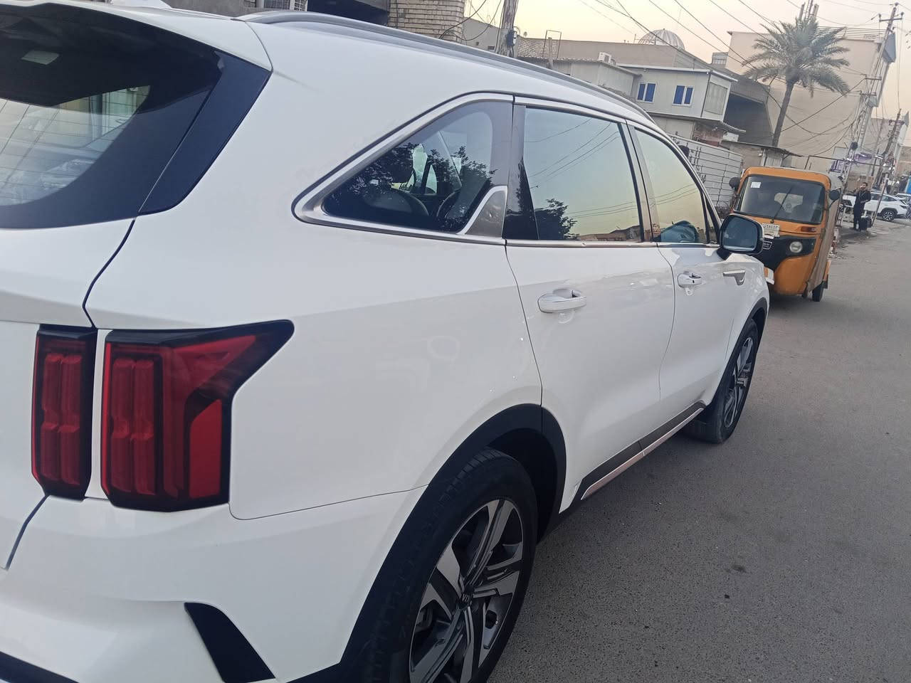 السلام عليكم سورنتو 21 خليجي فول مواصفات واحد ع واحد 4 كامرات بنوراما كير ماوس 6 سلندر كشن كهرباء تدفئة تبريد ماشية 79 باسمي تحويل ثاني يوم بسها طخة بسيطة بالتكمة اليمنة وموجودة صورة قبل الحادث مكان السيارة بغداد الجديدة وهذا رقمي *********** السعر 268 وبيها مجال بسيط جدا
