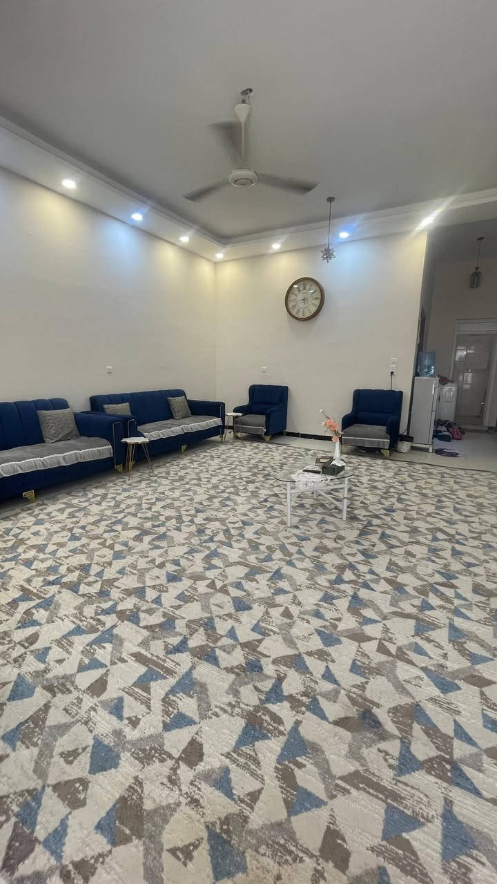 منزل للبيع طابقين المساحة ١٩٠م كل طابق معزول لوحده بدرج خارجي من ضمن البيت، طابوق بناء 2024، طابو صرف زراعي، المالك عراقي، تحويل سهم أو وكاله
منزل للبيع طابقين المساحة ١٩٠م كل طابق معزول لوحده بدرج خارجي من ضمن البيت، طابوق بناء 2024، طابو صرف زراعي، المالك عراقي، تحويل سهم أو وكاله
العنوان  أبي الخصيب – عويسيان، شارع مدرسة الإعلام، مسافة 3 دقائق مشي عن الشارع العام ، الواجهة 10، النزّال 19.

الطابق الأرضي يحتوي على ثلاث غرف نوم، ومطبخ مفتوح على الصالة، مساحة 5×9 واستقبال 4×6 مع كلدور وحمام (تواليت للضيوف) وحمامين، ومناور ومن ضمن البيت.

الطابق العلوي يحتوي على طارمة كبيرة وصالة 6×8 وغرفتين نوم، ومطبخ، وحمام تواليت ويتوفر فيه كهرباء وخط سحب ماء مستقل لكل طابق.

السعر: 210 وقابل للتفاوض
للاستفسار ***********
