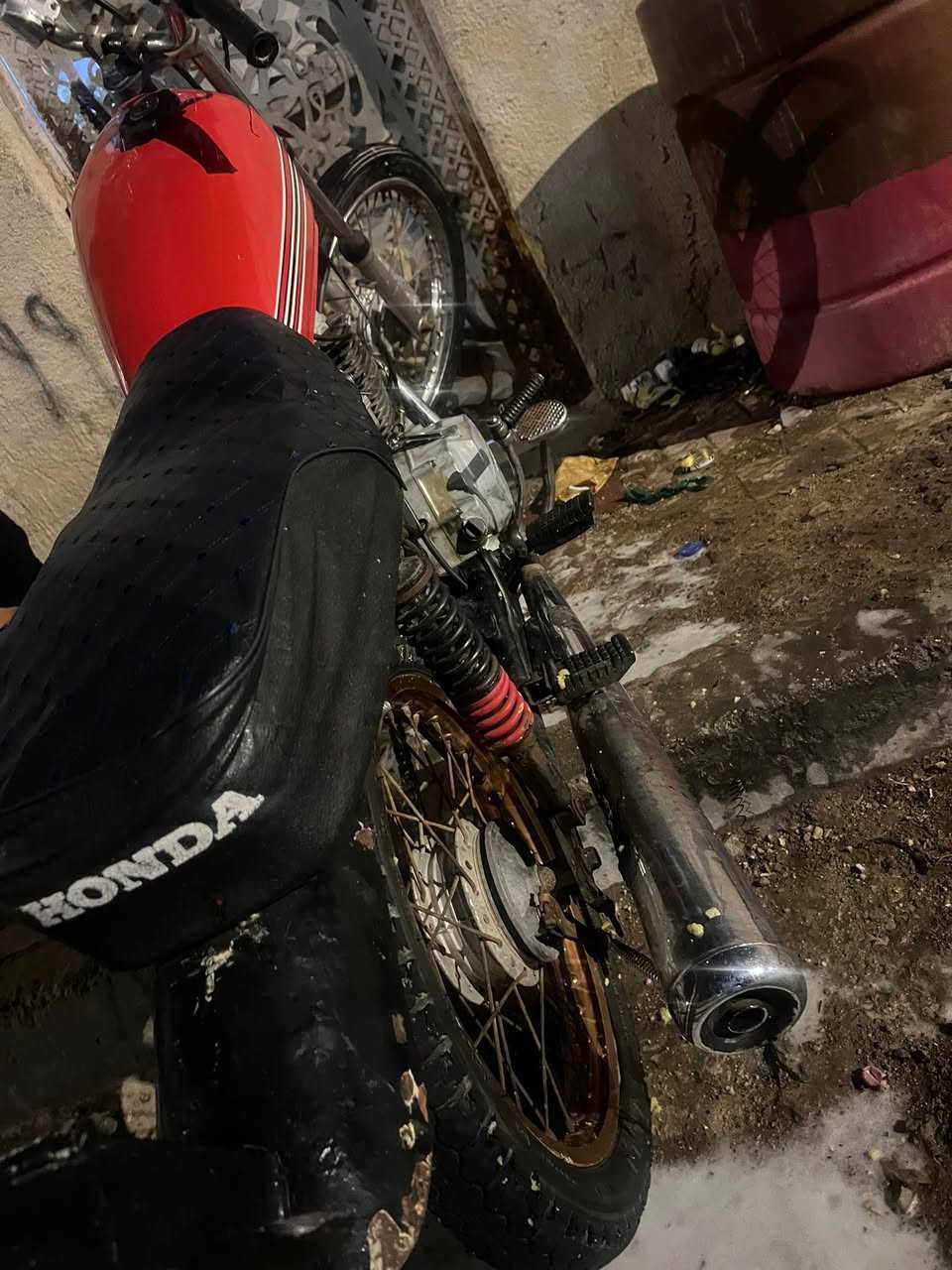مكلف بالنشر للبيع نامه ادوات نضيفه المكينة والشاصي كذالك البصرة المعقل رايدها ب300 بيها مجال قليل  *********** رقم راعيها
