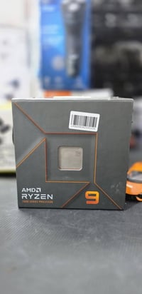 أللهم صلى على محمد وآل محمد القطعه الي تعجبك علق بيه يجيك سعر  للاستفس...