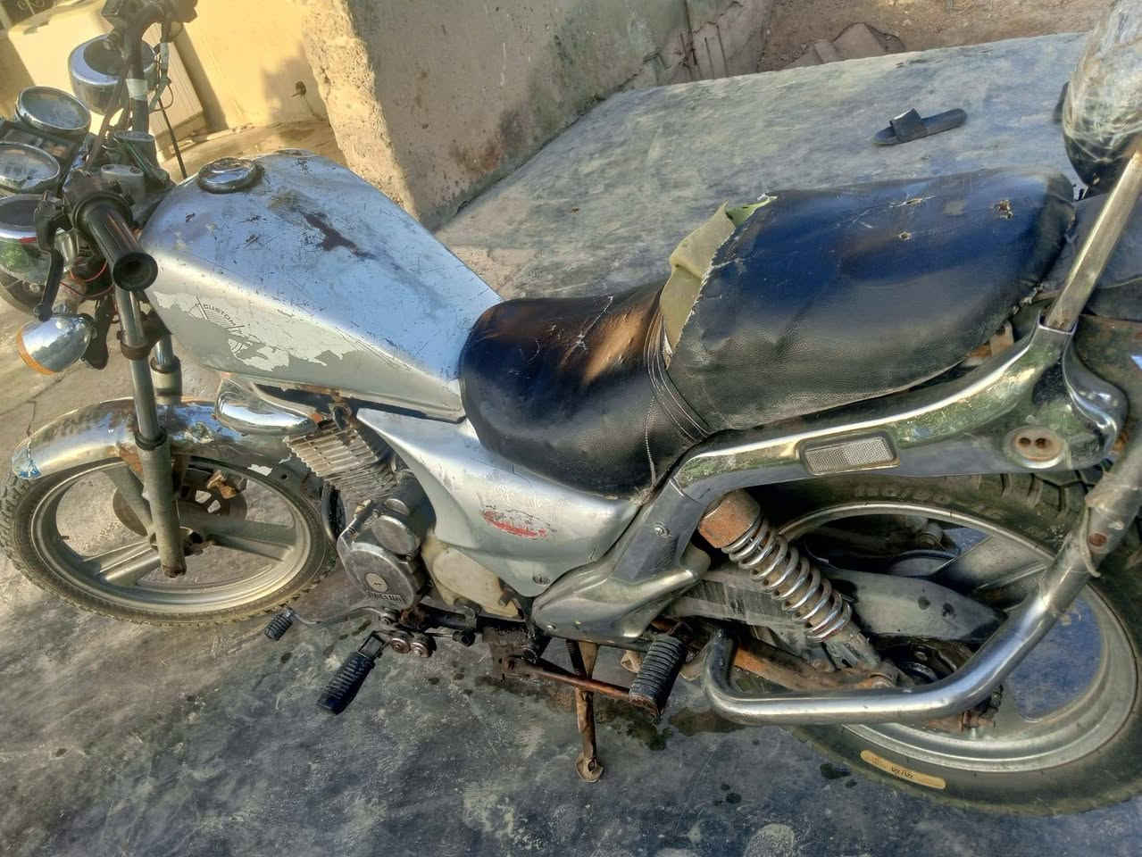 السلام عليكم دايلم للبيع  225وبيه مجال قليل***********
